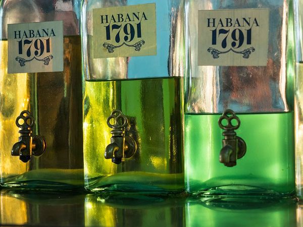 Merrill Images 아티스트의 Cuba-Havana-Havana Vieja-UNESCO World Heritage Site-bottles in perfumery작품입니다.